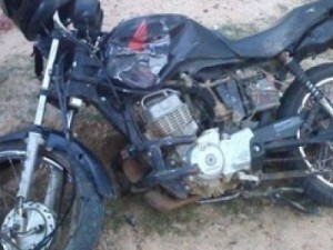 Dois motociclistas morrem após colisão frontal em Crateús