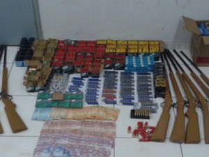 Dono de loja é preso por vender armas ilegais em Presidente Dutra
