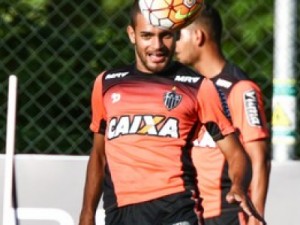 Dorival fala com Clayton, e Santos estuda formas de tirá-lo do Atlético-MG