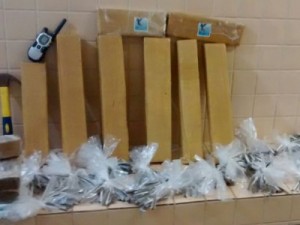 Drogas são apreendidas e homem é preso durante operação do Baep