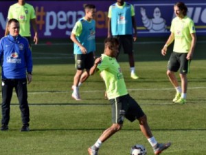 Dunga esconde Seleção em treino fechado na véspera de duelo decisivo