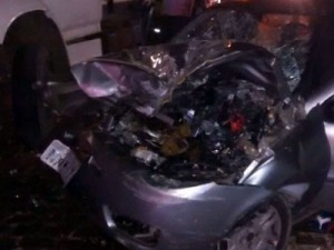 Dupla rouba carro e é presa pela PM após colidir contra caminhão em Natal