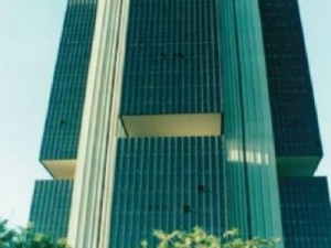 Economia recua 1,7% no 3º trimestre, e país segue em recessão