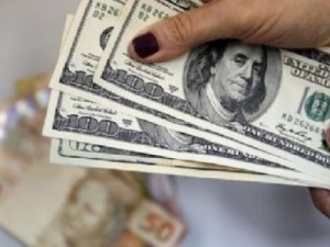Economistas dizem que dólar deve subir ainda mais nos próximos dias
