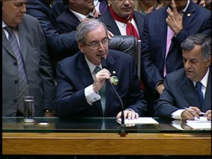 Eleito, Cunha diz que deputados reagiram a 'interferência' do governo