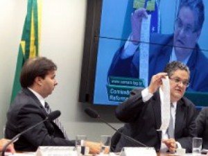 Em audiência pública, TSE defende que voto impresso é volta ao passado