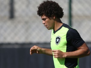 Em busca de experiência, Ricardo Gomes pode usar Camilo contra Figueira