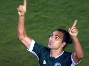 Em confronto de ameaçados, Goiás supera o Oeste e ganha respiro na Série B