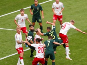 Em duas rodadas de Copa do Mundo, Dinamarca se torna a maior "vítima" do VAR. E com o mesmo jogador