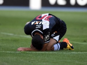 Em estádio sem torcida, Vasco e Santos fazem jogo ruim e sem gols