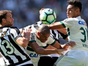 Em jogo movimentado, Botafogo e Coritiba empatam no Rio