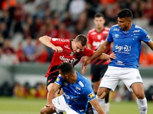 Em jogo "pegado", Athletico-PR e Cruzeiro não saem do 0 a 0 na Arena da Baixada