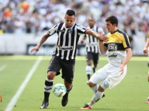 Em jogo pegado, Ceará vence Criciúma e assume a terceira posição na Série B