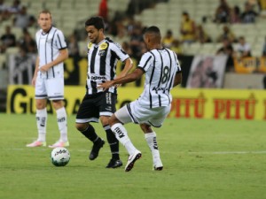 Em noite de Felipe, Ceará bate Bragantino e ainda sonha com G4