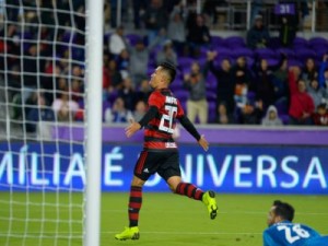 Em noite de Uribe e Diego Alves, Flamengo vence o Ajax nos pênaltis na estreia em 2019