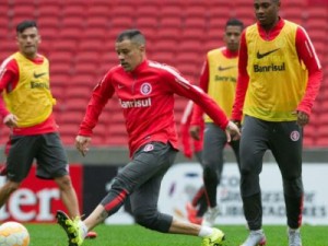 Em reencontro com Sobis, Inter recebe Tigres para fazer jogo do ano