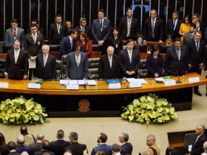 Em sessão no Congresso, Bolsonaro diz que a Constituição é o único norte da democracia