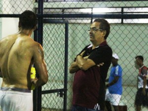 Em Teresina, Diá assiste Altos e encaminha acerto do Sampaio com atacante Mata Boi