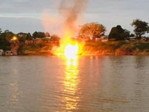 Embarcação explode no Acre e deixa 15 pessoas em estado grave, entre elas mãe e bebê