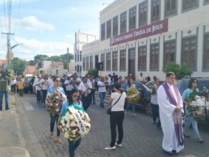 Emoção marca o funeral de Madre Feitosa, em Crato