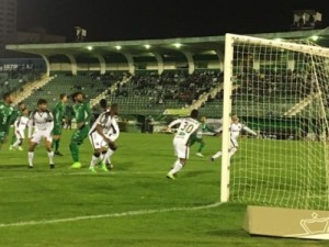 Empate no Brinco tira liderança isolada do Guarani e vaga do Ceará no G-4 da Série B