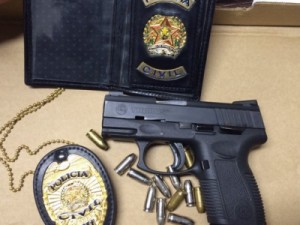 Empresário é preso em Porto Alegre com distintivo da Polícia Civil de MG