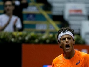 Empurrado pela torcida, Feijão bate argentino e busca primeira final