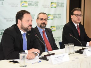 Enem vai ser 100% digital até 2026, diz Inep