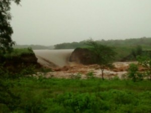 Enquanto crise hídrica atinge vários municípios, rios e açudes de Paramoti viram atração