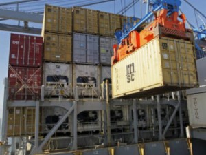 Entrada de dólares supera saída em US$ 17,870 bilhões no ano