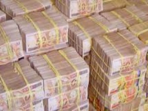 Equipe econômica fixa redução de 23,7% em gastos do PAC até abril