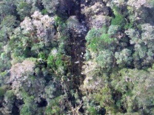 Equipes encontram corpos dos 54 ocupantes de avião indonésio