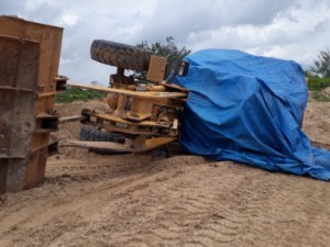 Escavadeira tomba e mata operador em Limoeiro do Norte