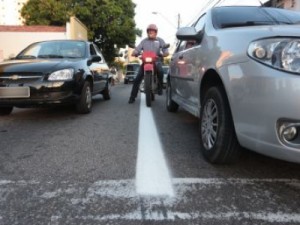 Estado dará habilitação e capacete para motociclista do programa CNH Popular