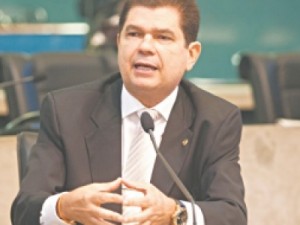 Estado pretende poupar R$ 400 mi com cortes