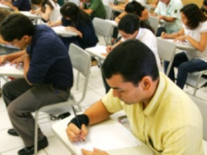 ESTÁGIO - Centec abre 346 vagas para universitários até R$ 1,3 mil