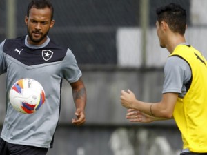 Estreia em risco: Botafogo tem poucas horas para regularizar trio de reforços