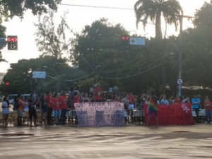 Estudantes fecham Avenida da Universidade contra bloqueios de verbas na educação
