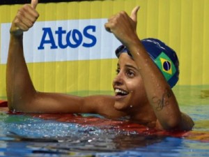 Etiene ganha 1º ouro feminino do Brasil na natação e bate recorde