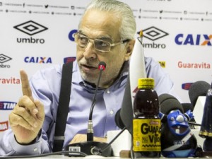 Eurico Miranda rechaça saída de Celso Roth