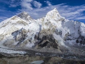 Everest: degelo expõe corpos de alpinistas congelados há anos