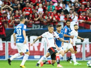 Everton e Sassá marcam em empate equilibrado de Cruzeiro e Fla no Mineirão