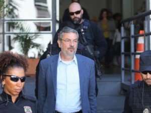 Ex-ministro Antônio Palocci presta depoimento à Polícia Federal em Curitiba