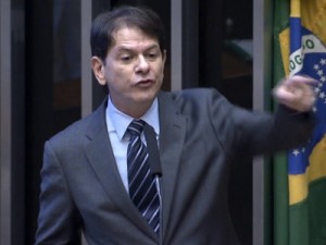 Ex-ministro Cid Gomes volta a criticar Eduardo Cunha de 'achacador'