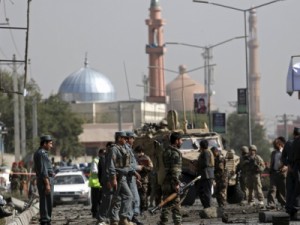 Explosão de homem-bomba atinge forças estrangeiras em Cabul