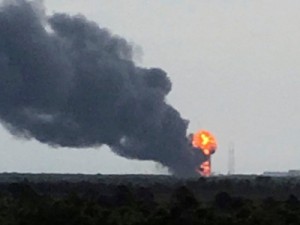 Explosão em plataforma da SpaceX destrói satélite israelense e foguete