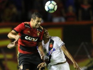 Expulsão e marcação de pênalti marcam o empate entre Sport e Vasco