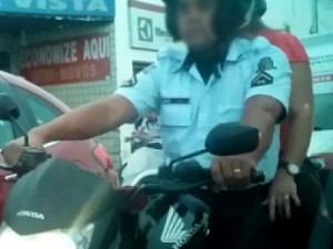 Falso policial militar é preso com fardamento e pistola