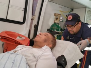 Família de Agnaldo Timóteo consegue leito em SP e cantor é transferido da BA, diz hospital