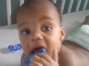 FATALIDADE: Bebê de oito meses morre eletrocutado após pegar em fio de ventilador